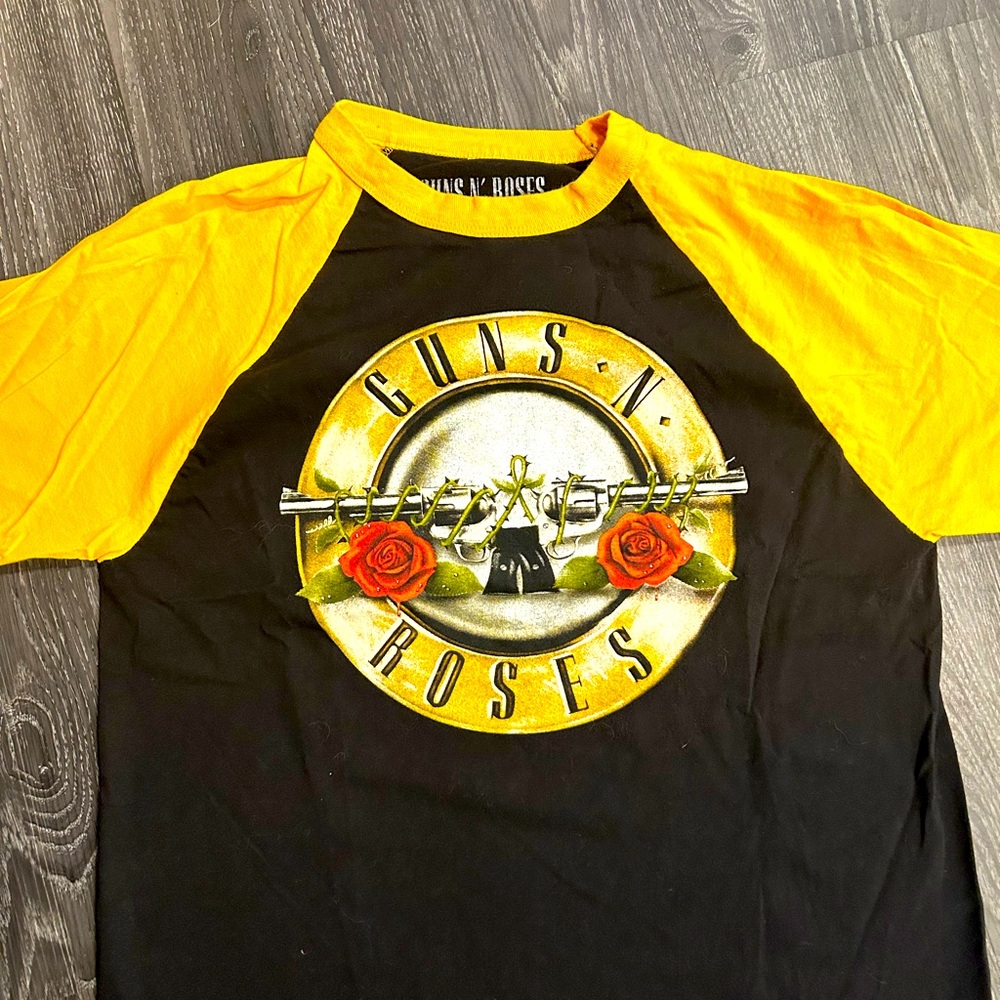 Official Guns n Roses 3/4 sleeve baseball T Shirt - men’s size large
